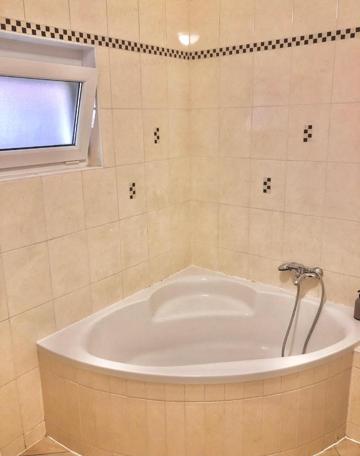 Jenny Apartment With Jacuzzi Брезовица Экстерьер фото